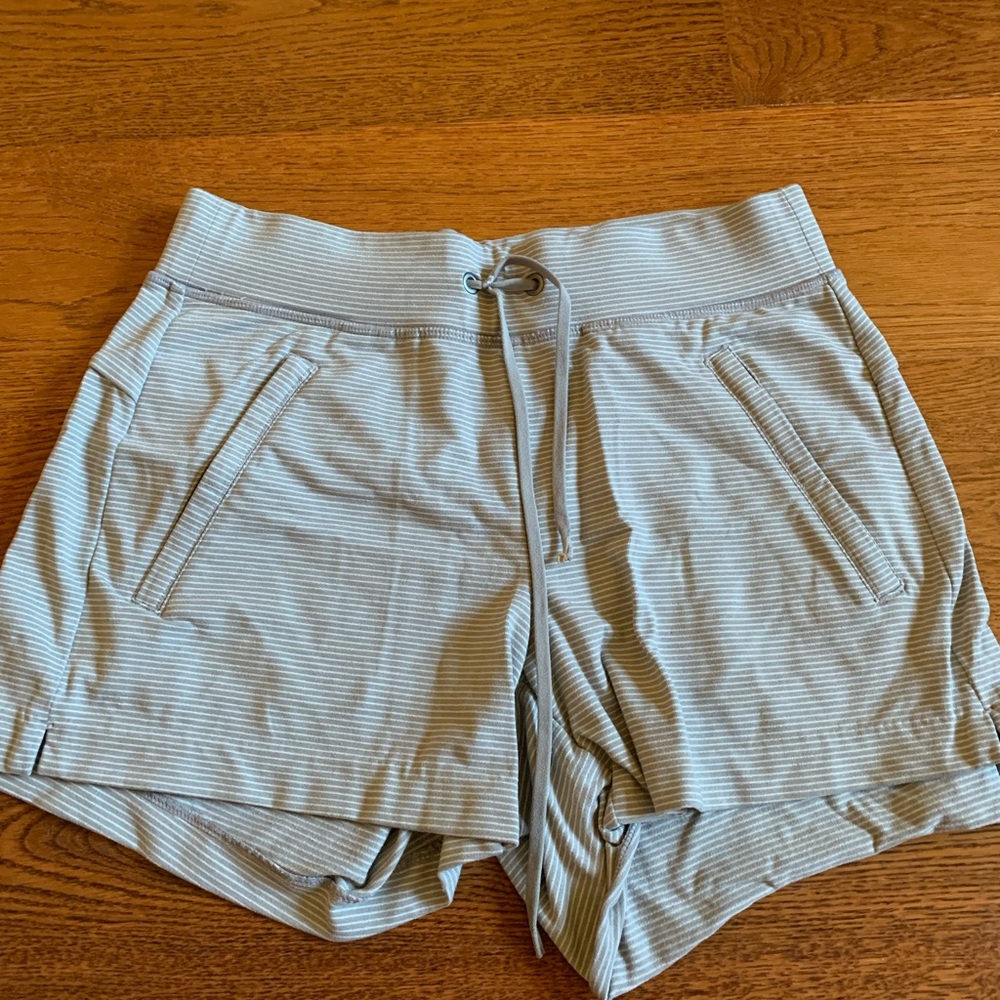 Athletes striped shorts